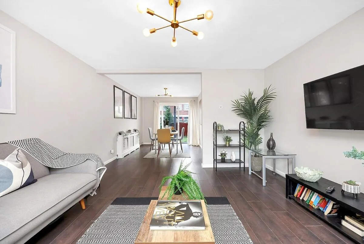 Large 4-Bedroom House In Greenwich With Parking London Apartment
