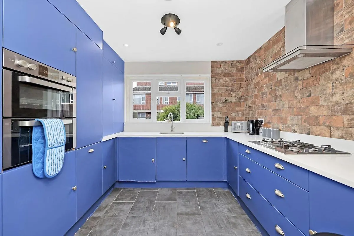 Apartment Large 4-Bedroom House In Greenwich With Parking London