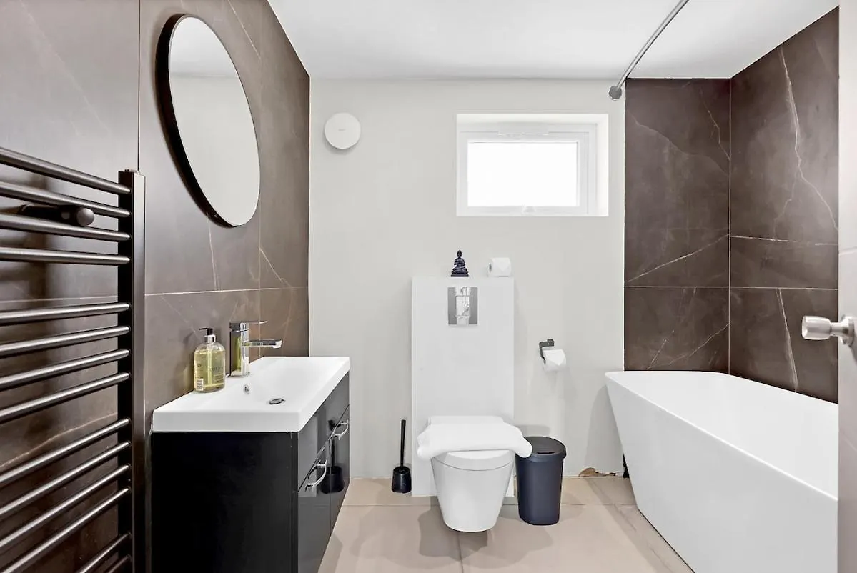 Large 4-Bedroom House In Greenwich With Parking Londra Appartamento